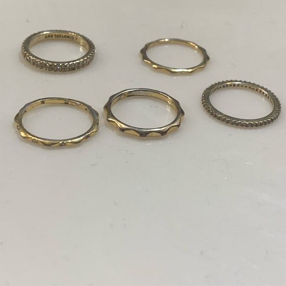 ❌SOLD❌ ✨4X HP✨ Ann Taylor crystal stacking gold ring set size 7 - Picture 6 of 6